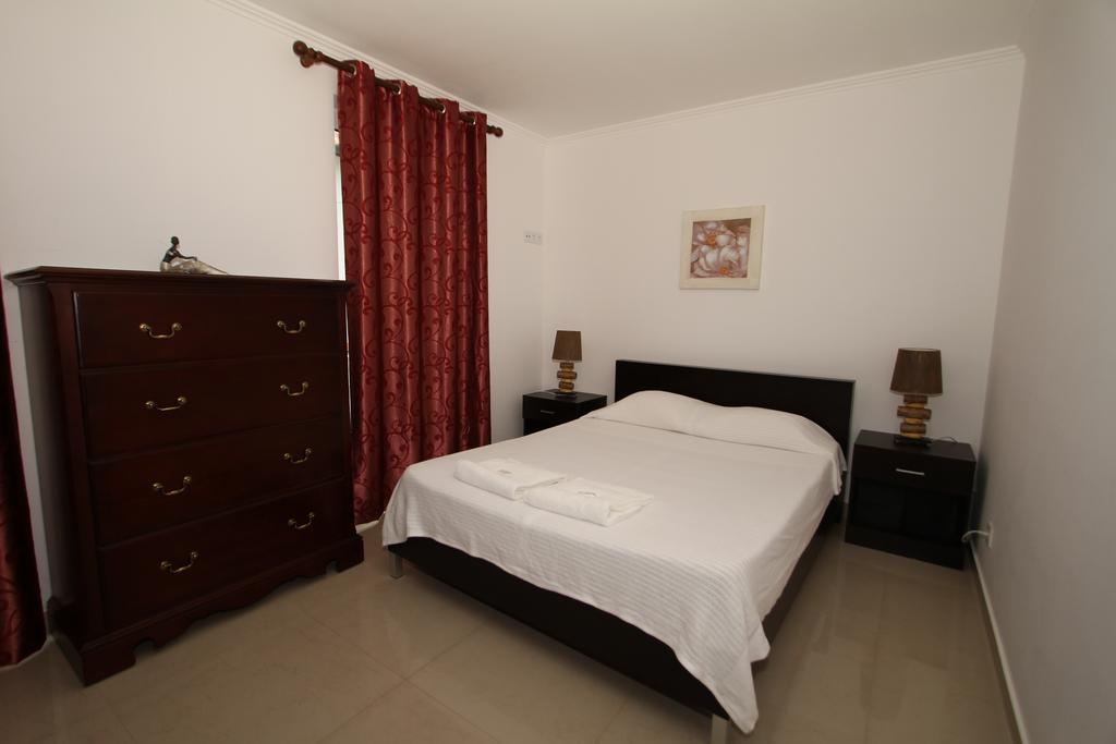 Costa&Isaias Apartamentos Angra do Heroísmo Habitación foto