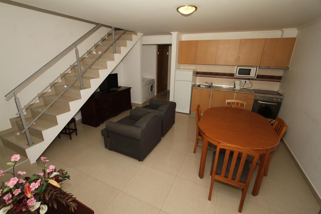 Costa&Isaias Apartamentos Angra do Heroísmo Habitación foto