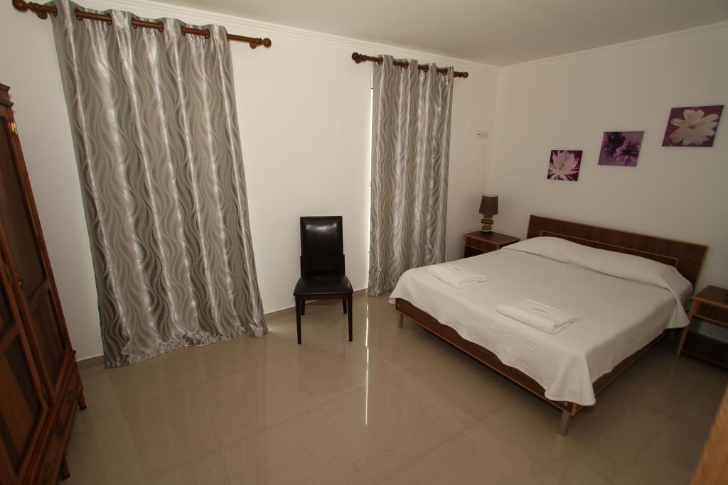 Costa&Isaias Apartamentos Angra do Heroísmo Habitación foto