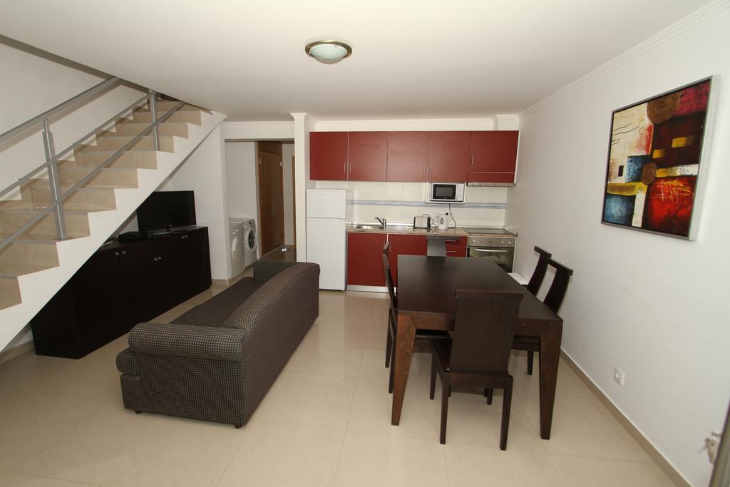 Costa&Isaias Apartamentos Angra do Heroísmo Habitación foto
